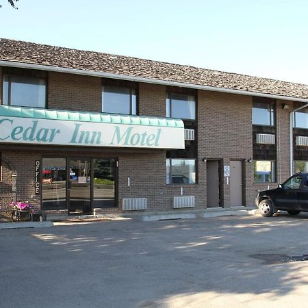 Cedar Inn ロイドミンスター エクステリア 写真