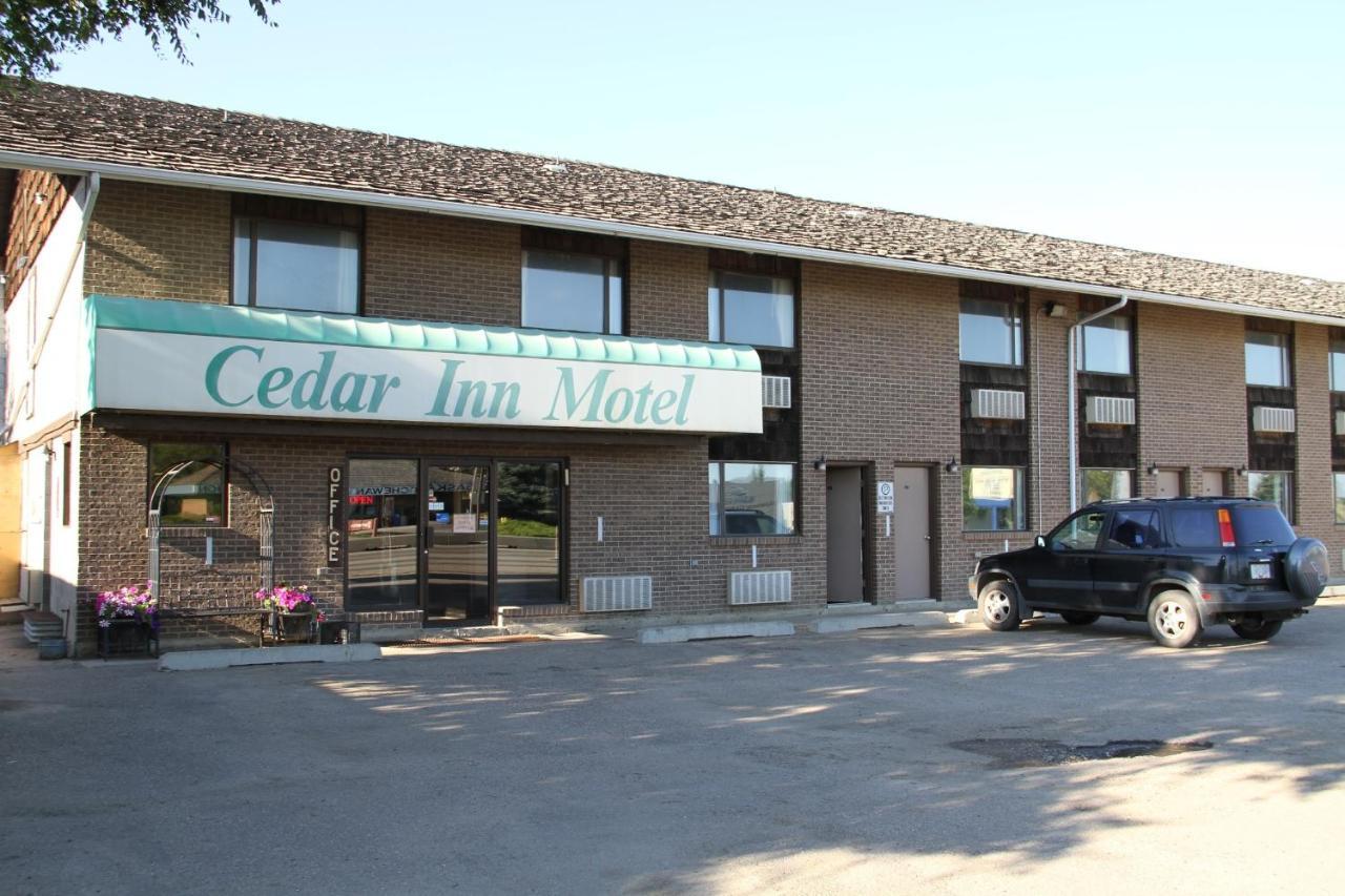 Cedar Inn ロイドミンスター エクステリア 写真